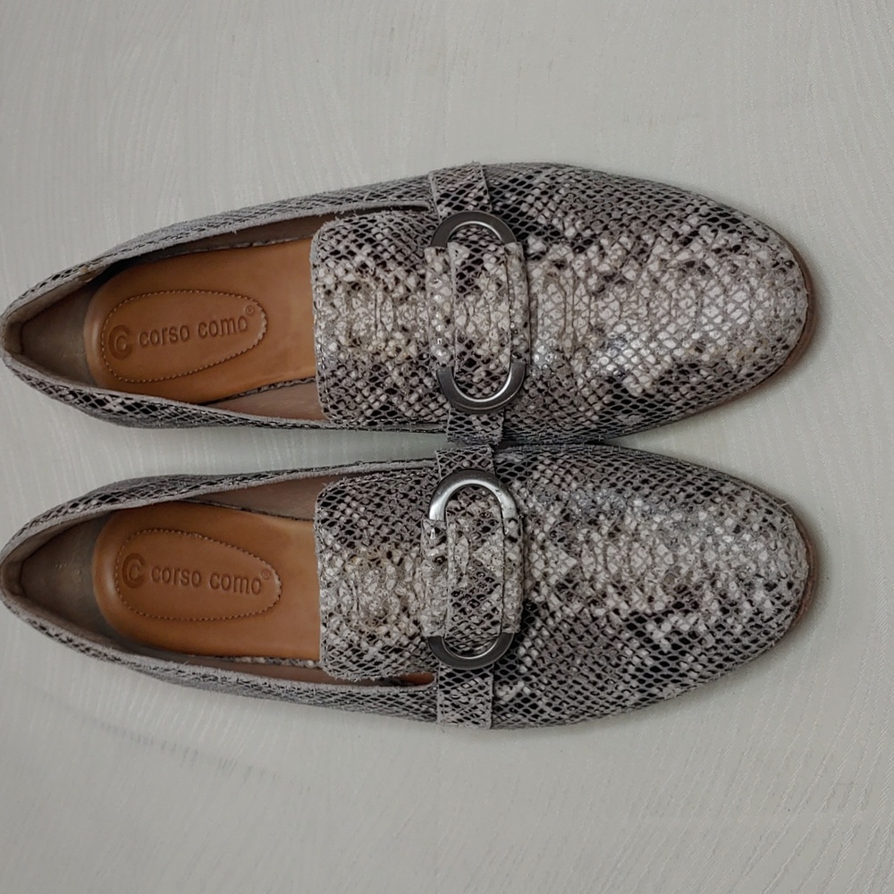 Corso Como Women's Size 7.5 Snakeskin Pattern Leather Loafer